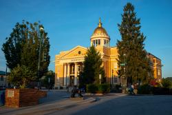 Henderson County courthouse at sunrise